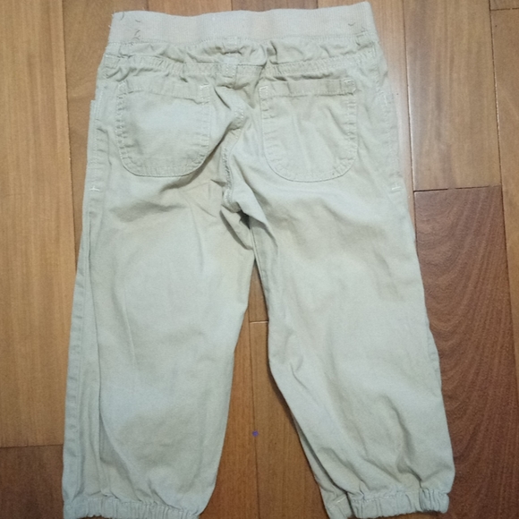 💲3/$15 - Girl's Khaki Capri - Picture 3 of 4